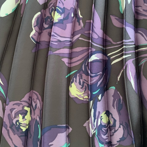 Ralph Lauren pleated floral skirt.  12petite - Picture 2 of 5